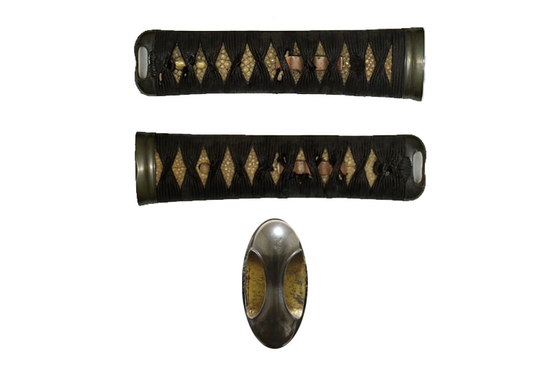 大小 保存刀剣 無銘金房 二尺二寸八分 打刀拵、白鞘付 特別保存刀剣 肥前守藤原鎮忠 一尺五寸三分 打刀拵、白鞘付 - Photo 32