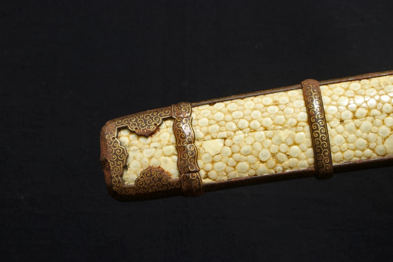 大小 特別保存刀剣 無銘伝了戒久信 二尺二寸九分 打刀拵入 特別保存刀剣 一貫斎義弘 一尺五寸四分 打刀拵入 - Photo 39