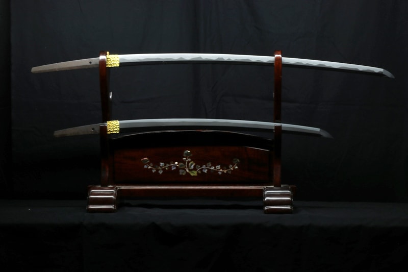 特別保存刀剣 肥前国河内守藤原正広 二尺三寸二分、一尺八寸二分 赤銅金具拵付、白鞘付 - Photo 9