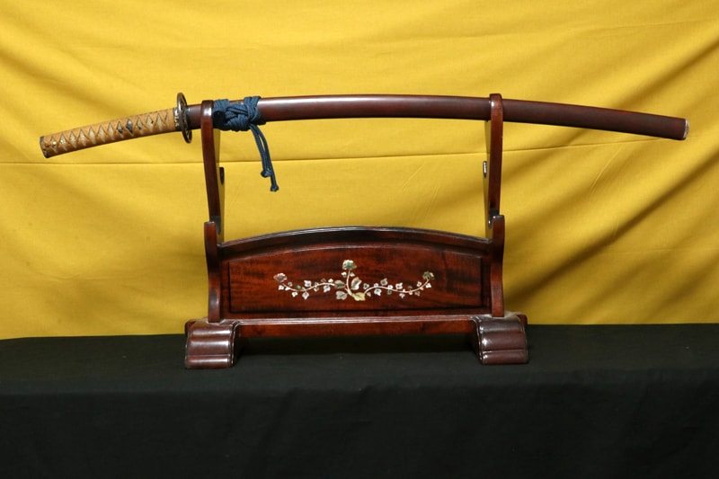 貴重刀剣 無銘(貝三原) 二尺三寸三分 打刀拵入、白鞘付 - Photo 8