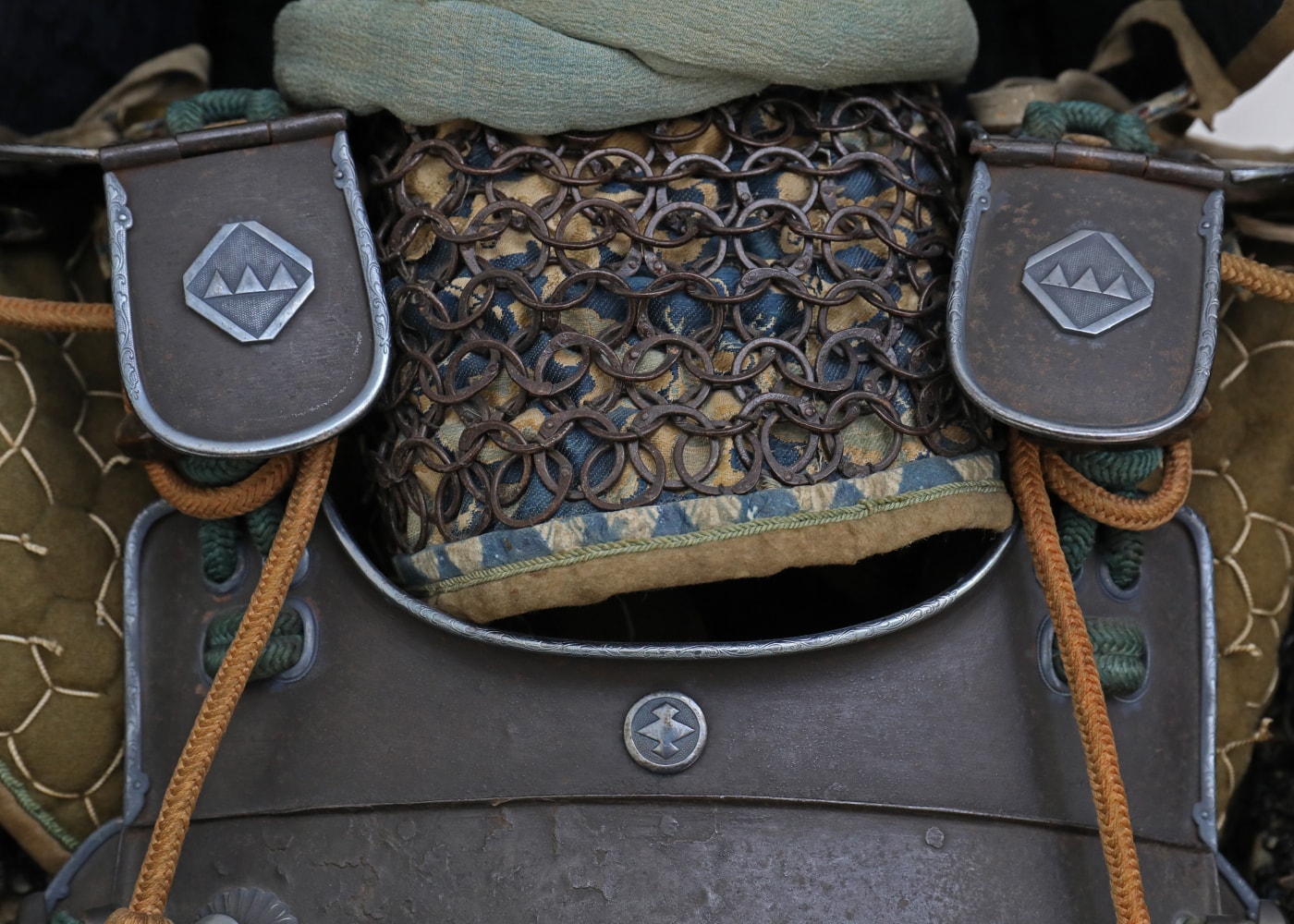 Exceptional Edo Period complete Russet Iron Myochin Yoroi - Photo 24