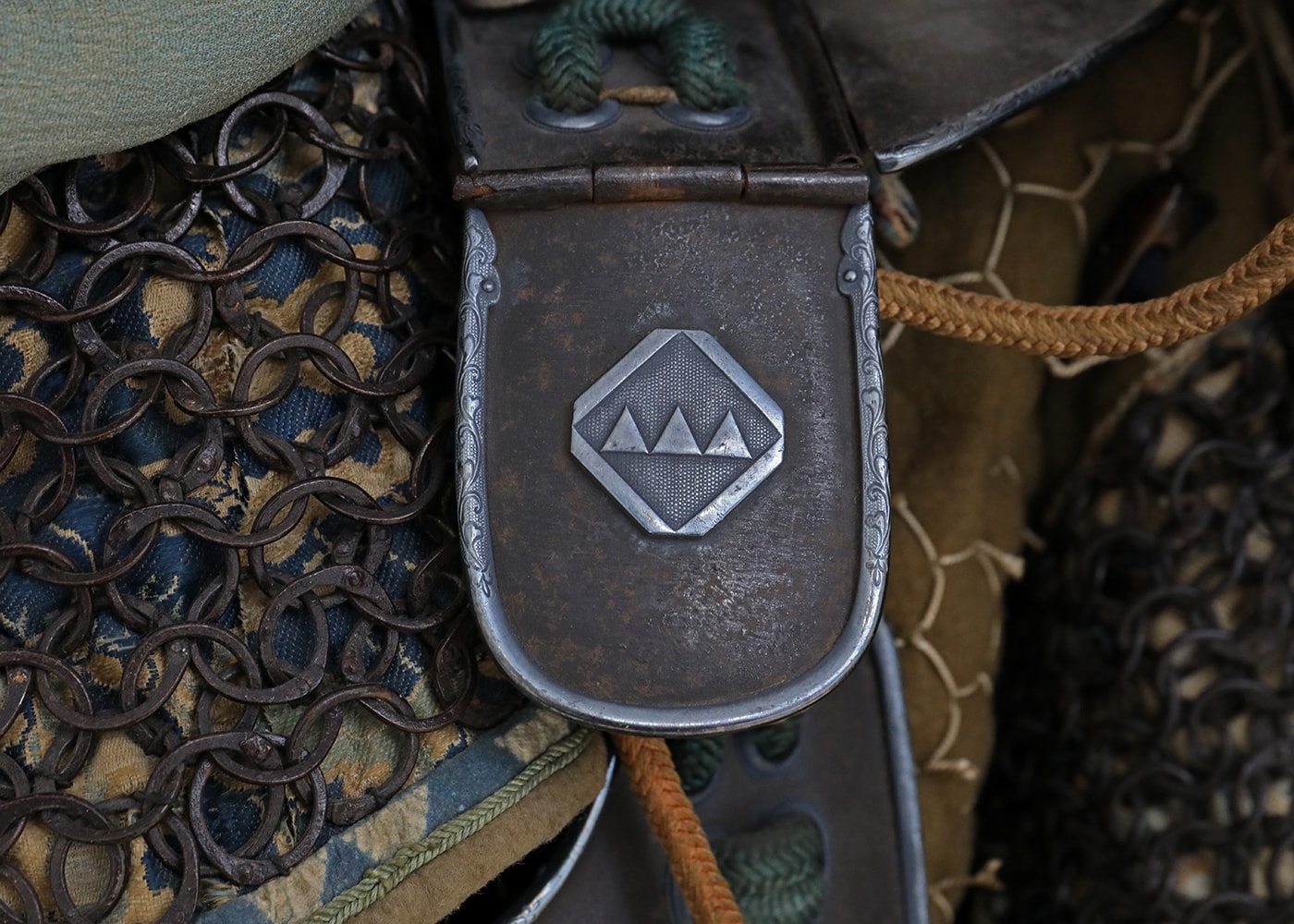 Exceptional Edo Period complete Russet Iron Myochin Yoroi - Photo 26