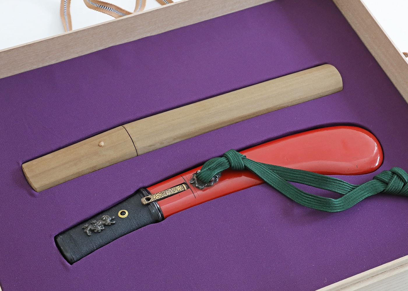 Gassan Tanto in Koshirae dated 1868 AD - Photo 3