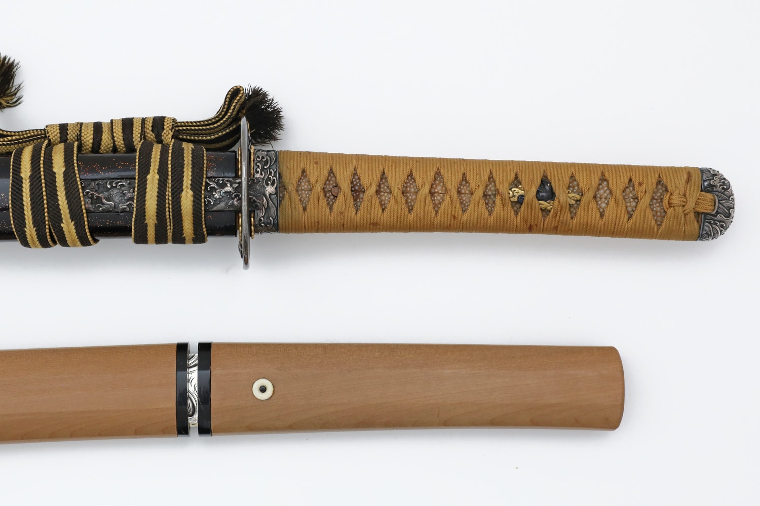 A Superb Wakizashi adorned in silver waves - Photo 5