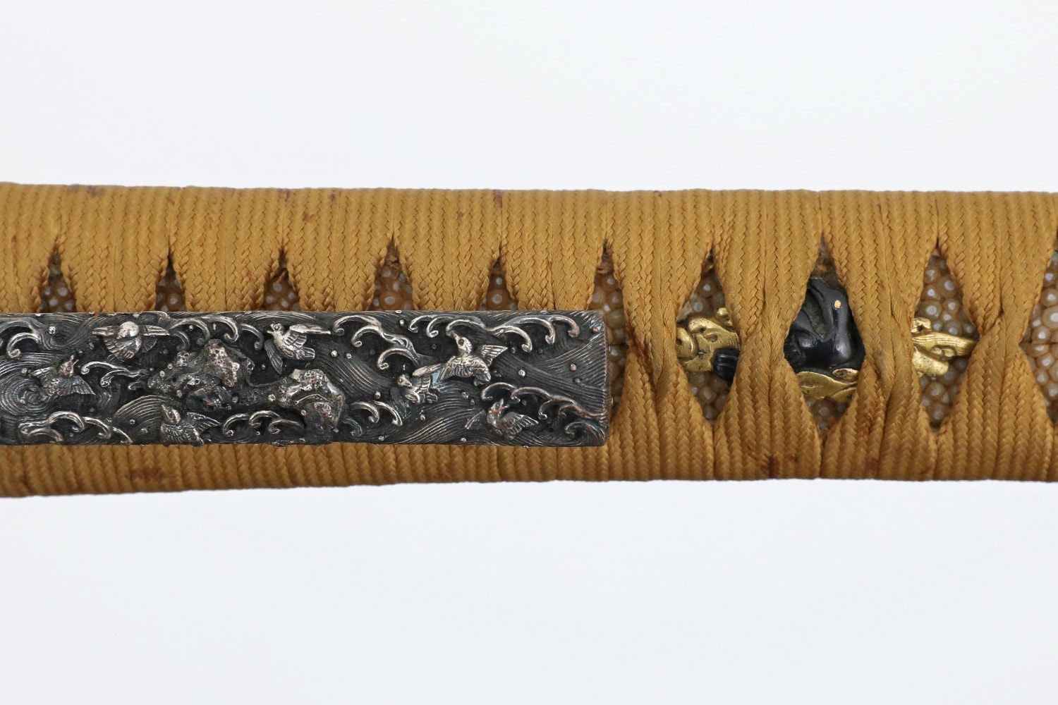 A Superb Wakizashi adorned in silver waves - Photo 16