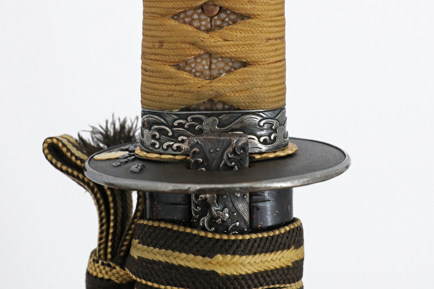 A Superb Wakizashi adorned in silver waves - Photo 12