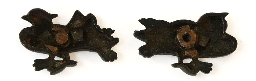 m-102 目貫 鴛鴦（おしどり）の図 赤銅地（無銘乗真光守折紙付属） - Photo 2