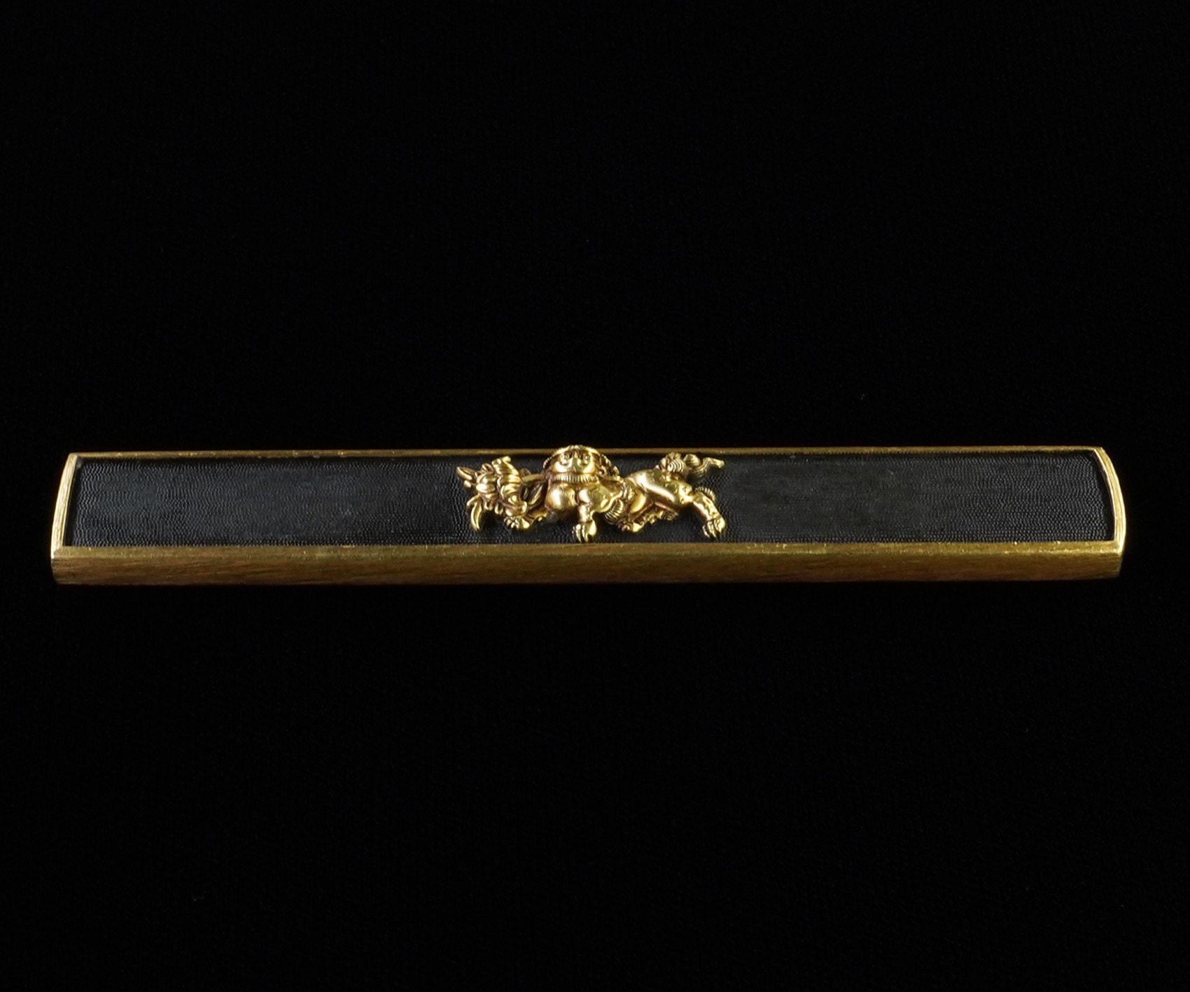 小柄: 牡丹喰獅子図(金紋) 無銘 後藤 - Photo 3