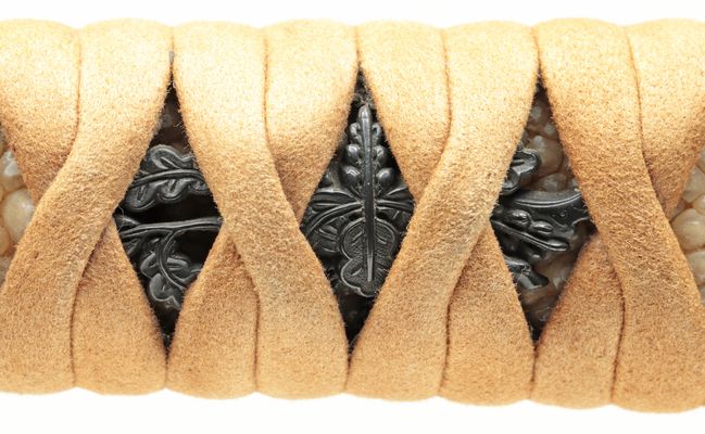 Koshirae - 桐紋金具二分刻金梨子地塗鞘脇差拵