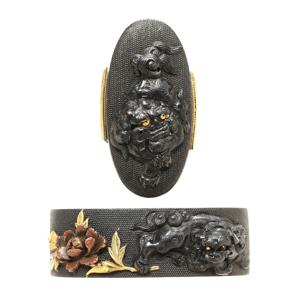 牡丹獅子図縁頭 銘 野原秀知(花押)