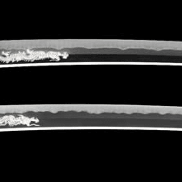 銘 清流吉野河畔大川住源昭國造之 昭和五拾六年三月吉日 行年六十二歳 吾人為在人吾為在而相助睦合事 依和風之喜楽眈世正泰平也 彫物瑞雲子善貞 岩本富士男一ツ胴裁断