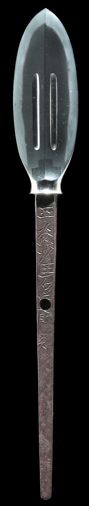 Yari - by Suketoshi - "Tametomo's arrowhead" shaped hand spear koshirae with Ryo-shinogi Sasaho yari: Signed. Heianjo ju Ishido Suketoshi