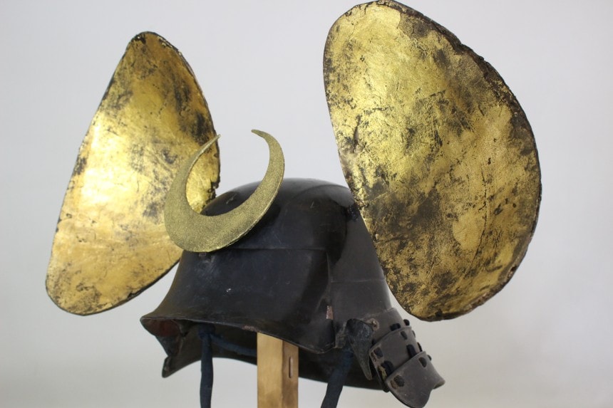 Kabuto - Gold Leaf Pressed Large Shell Waki-date Zunari Kabuto E1-981
