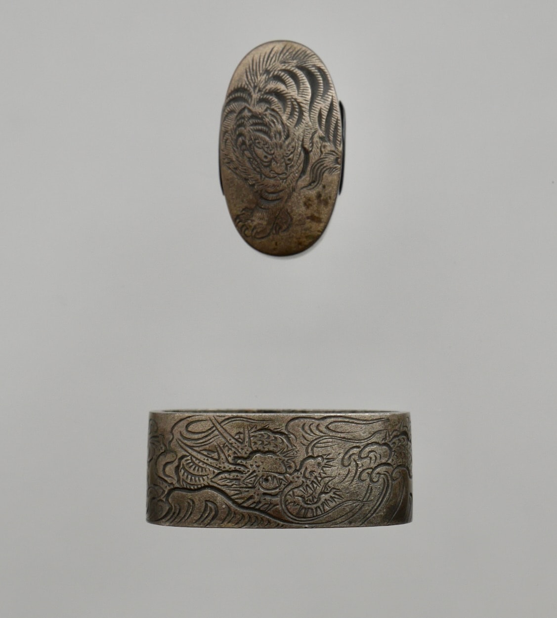 龍虎図縁頭