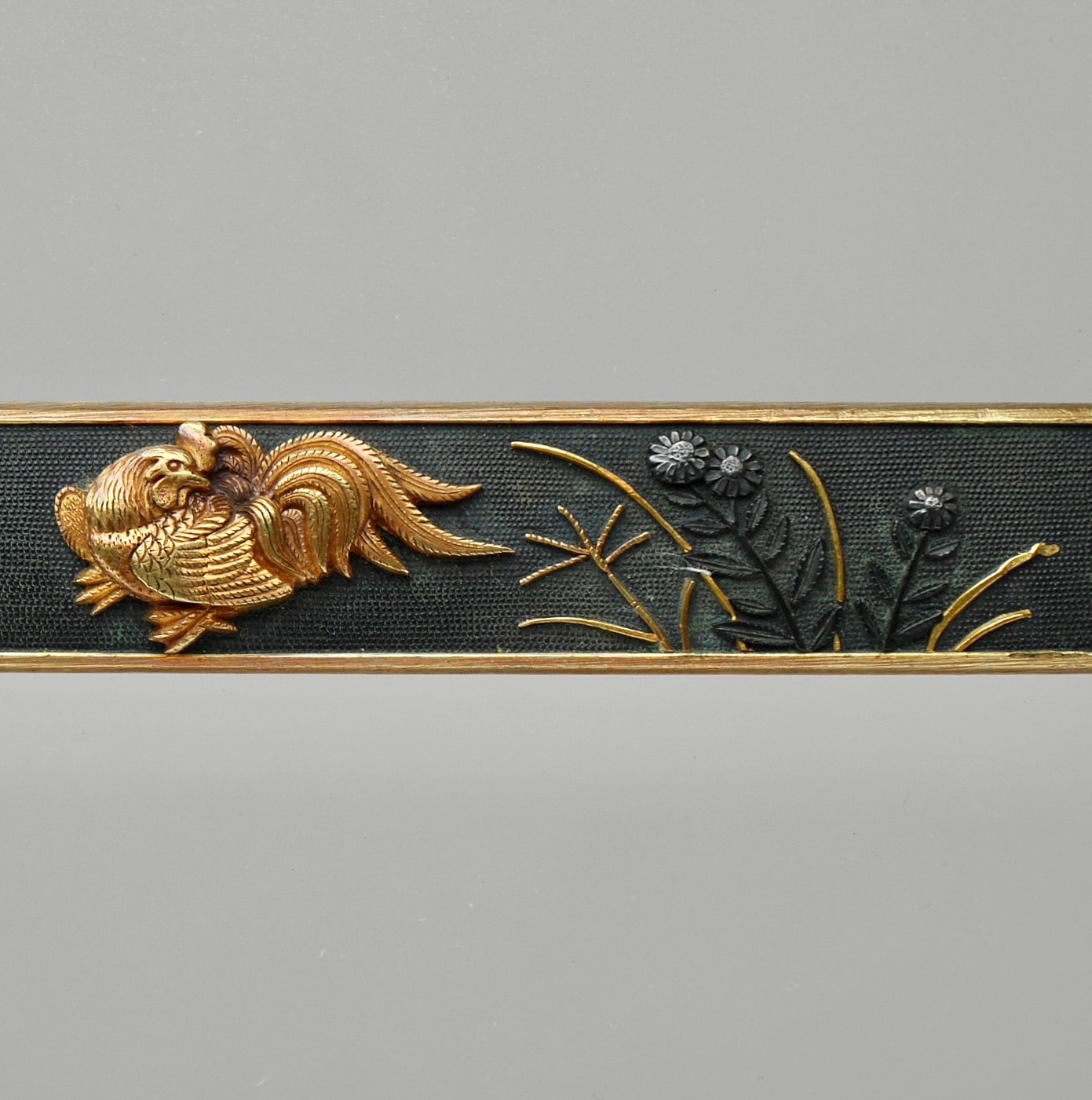 Kozuka - Hozon - by Kikuoka Yukinobu - Autumn Grass and Rooster Design