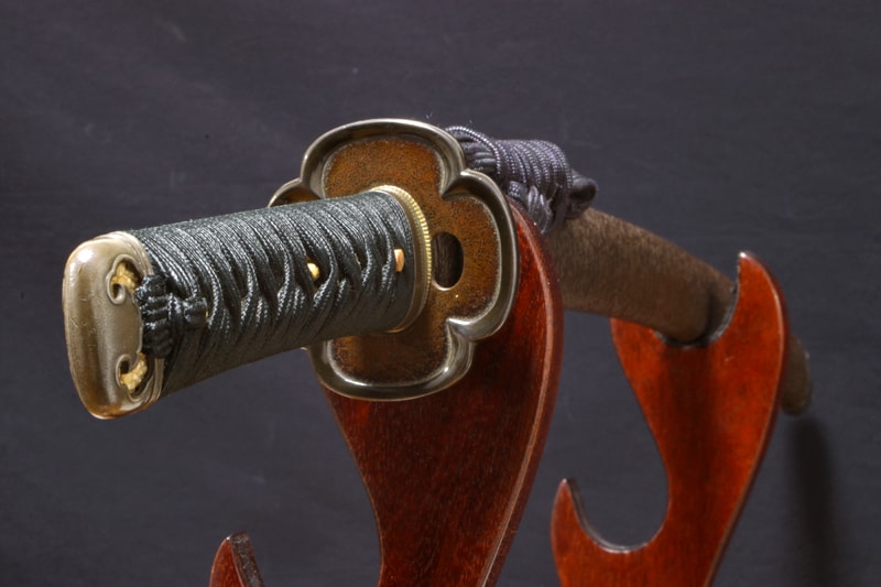 重要刀剣 無銘 伝長有俊 二尺二寸二分 赤銅金具一作半太刀拵、白鞘付