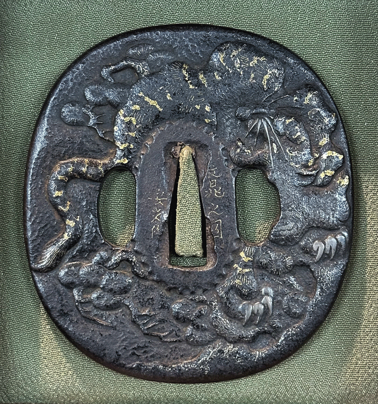 龍虎図鐔 (金象嵌銘)文晁之図 安光作