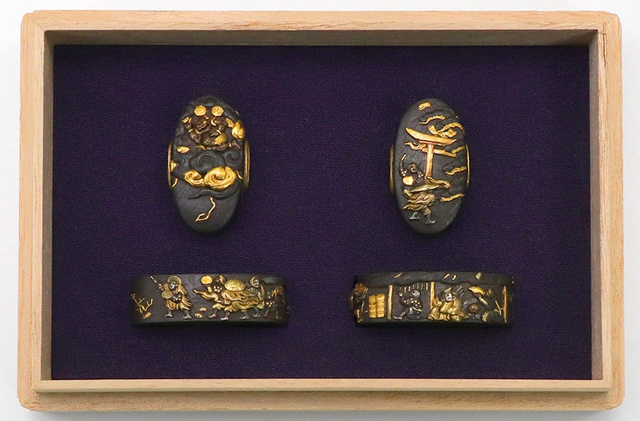 e-17 大小縁頭 鉄元堂正楽(金印)敏行 雨乞図(日本刀大鑑所載)・目貫 短冊銘鉄元堂正楽(印)敏行 道成寺図 鉄地金象嵌(特別保存刀装具)