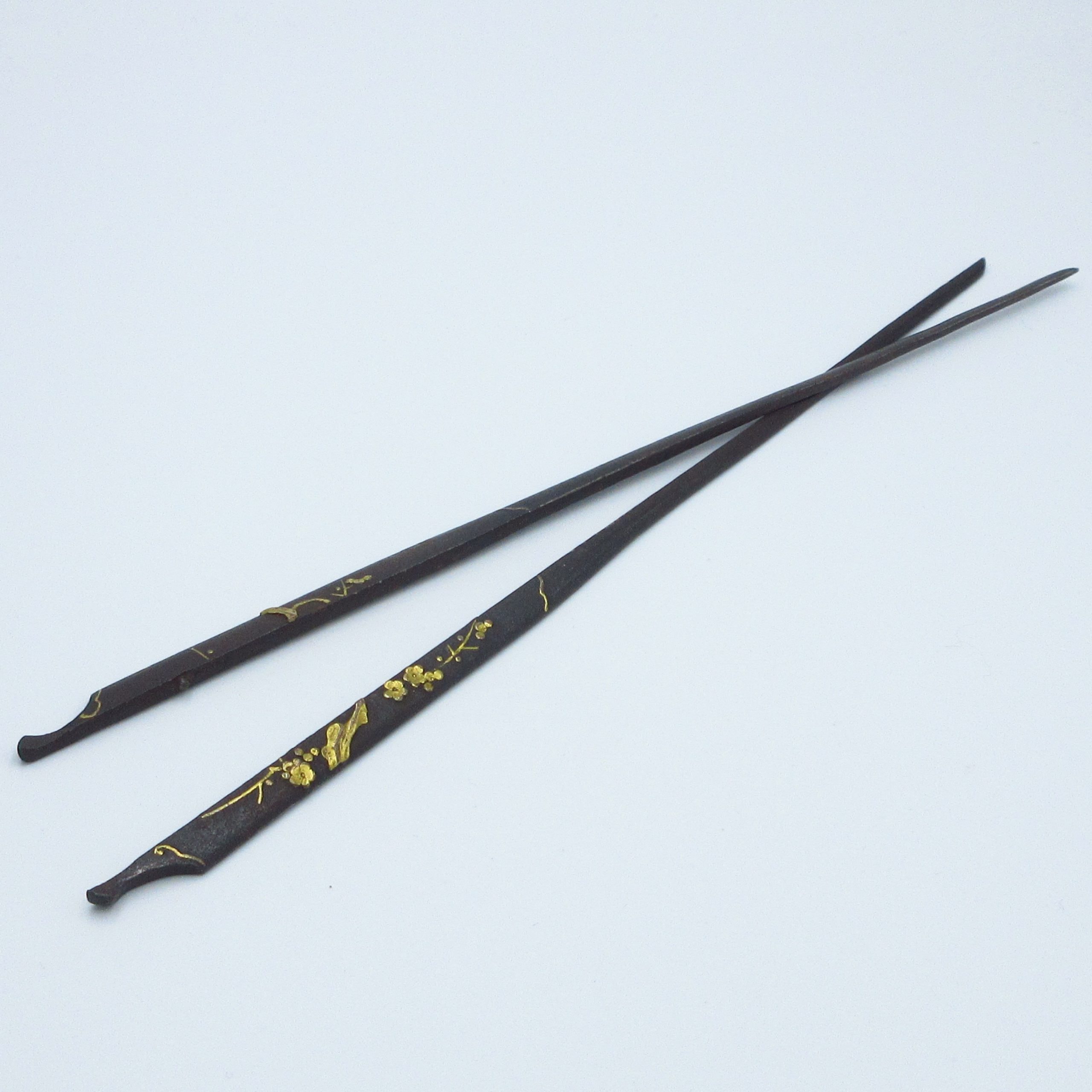 Kogai - Wari-Kogai: Plum Branch Design