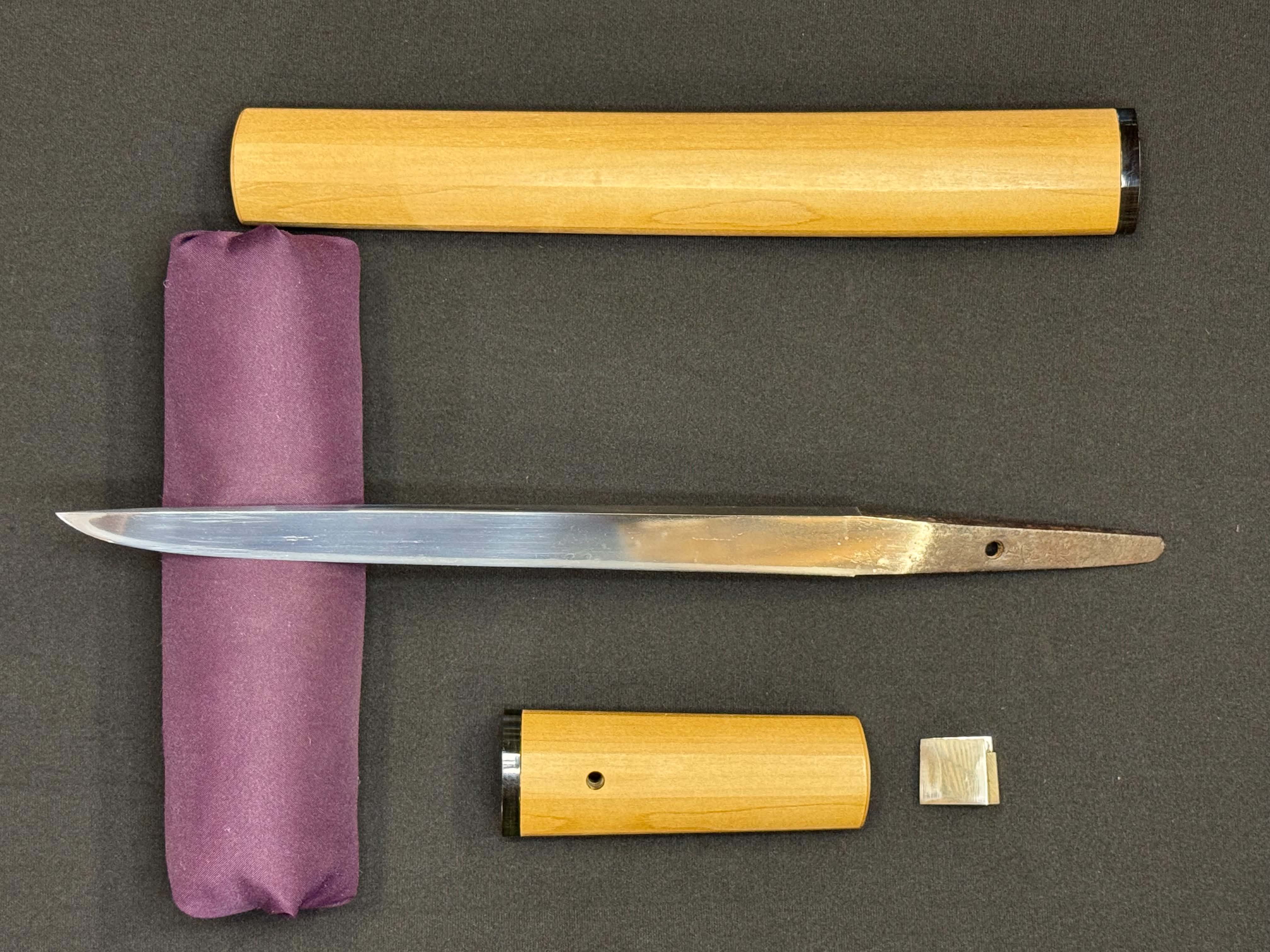 Tanto - by Tegai Yoshimitsu - Antique Nihonto - Tanto in Shirasaya, signed Yoshimitsu (Tosa, Unverified)