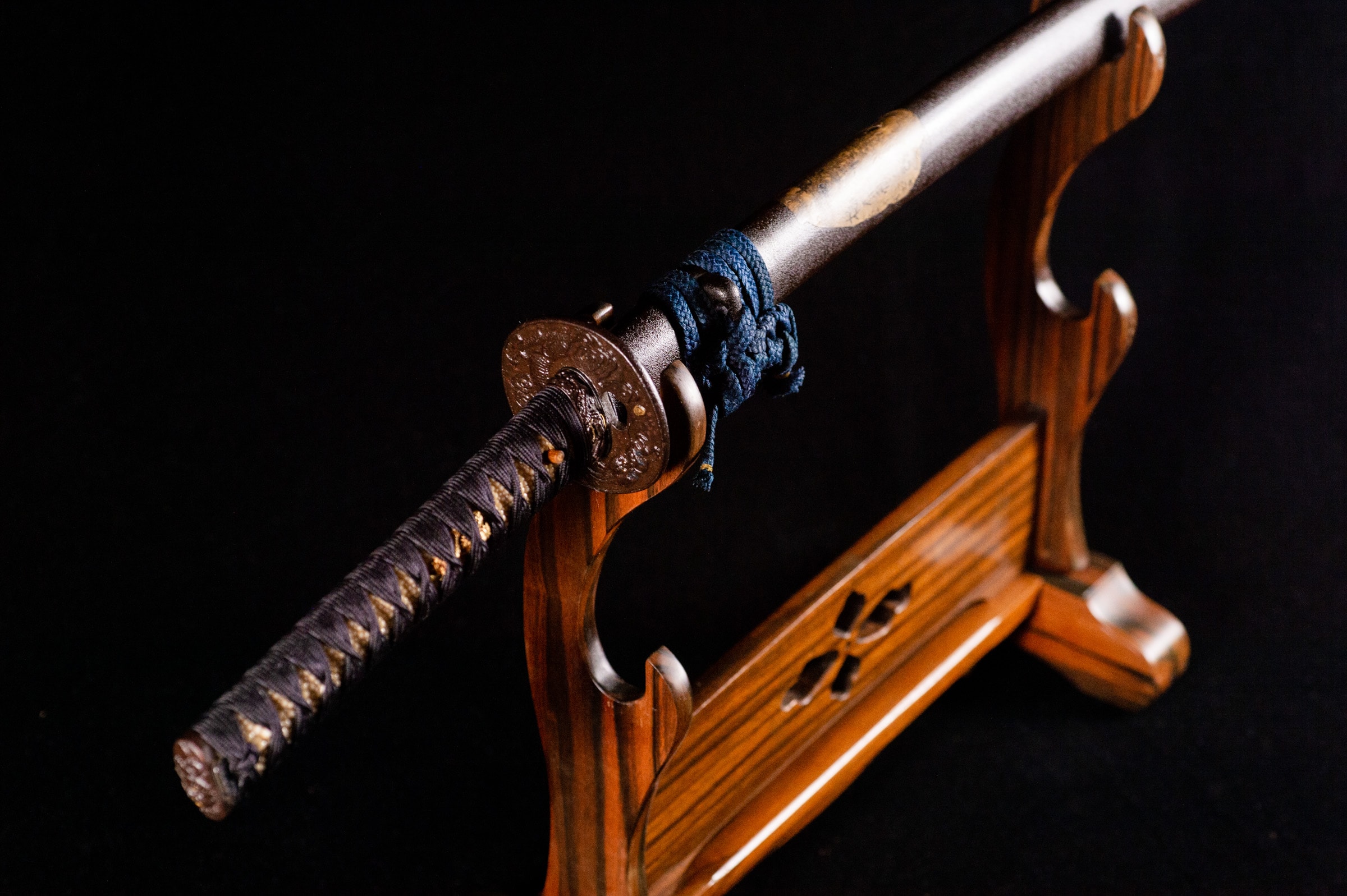 Nihonto katana “Yasutsugu” with Aoi mon NBTHK Tokobetsu Hozon