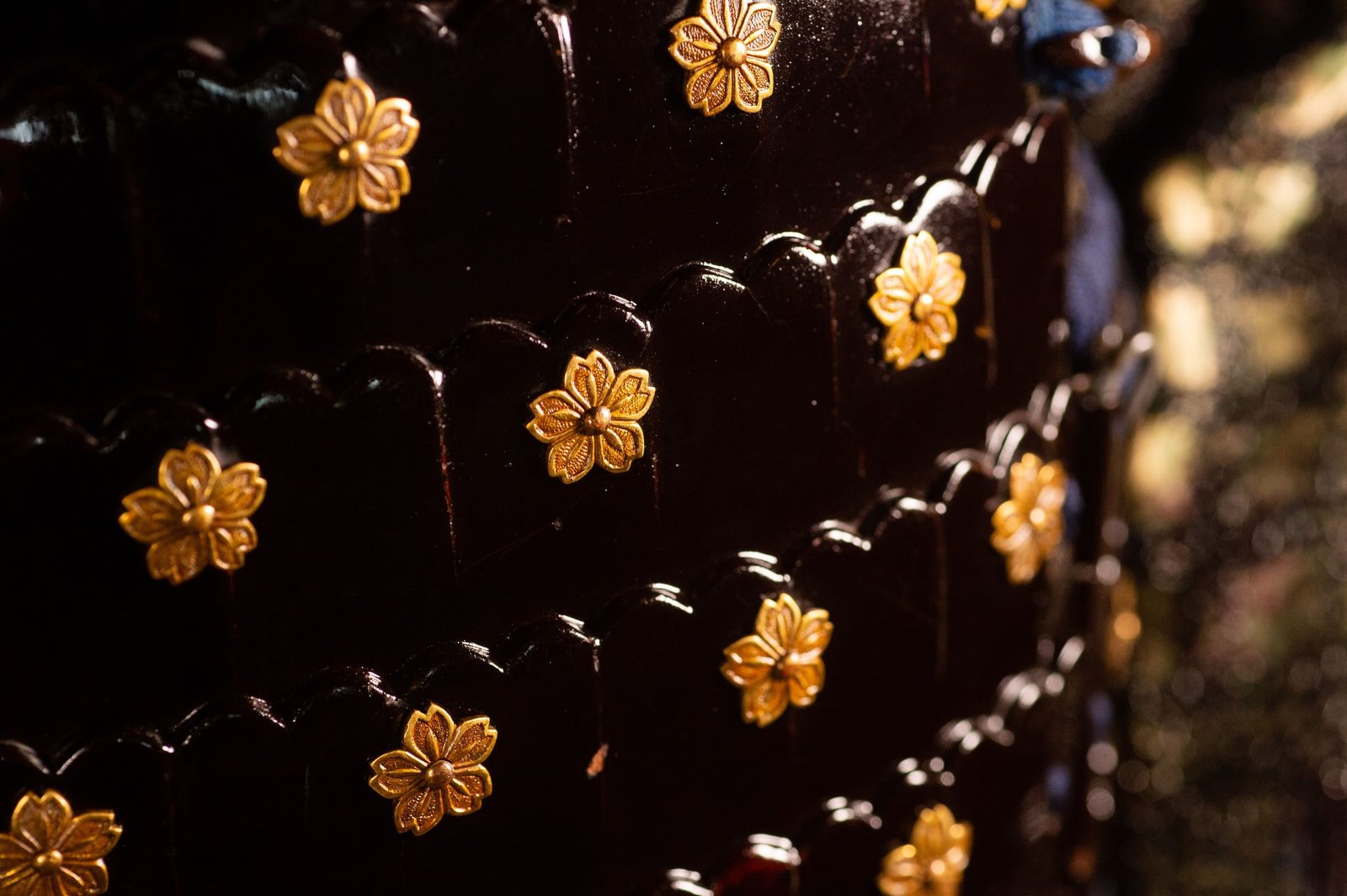 Armor - Samurai Armor (Gusoku) with Crescent-Moon Maedate and Tokugawa Mon - Edo Period