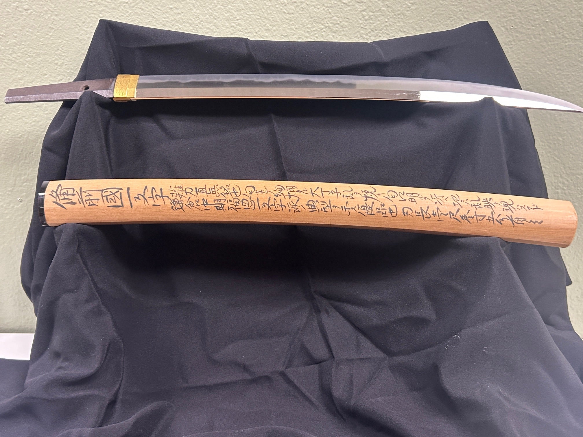 Fukuoka Ichimonji NBTHK Hozon to Ichimonji Sayagaki by Tanobe Michihiro to Fukuoka Ichimonji 1200s 41cm Wakizashi in the modified form known as a Nagamaki Naoshi