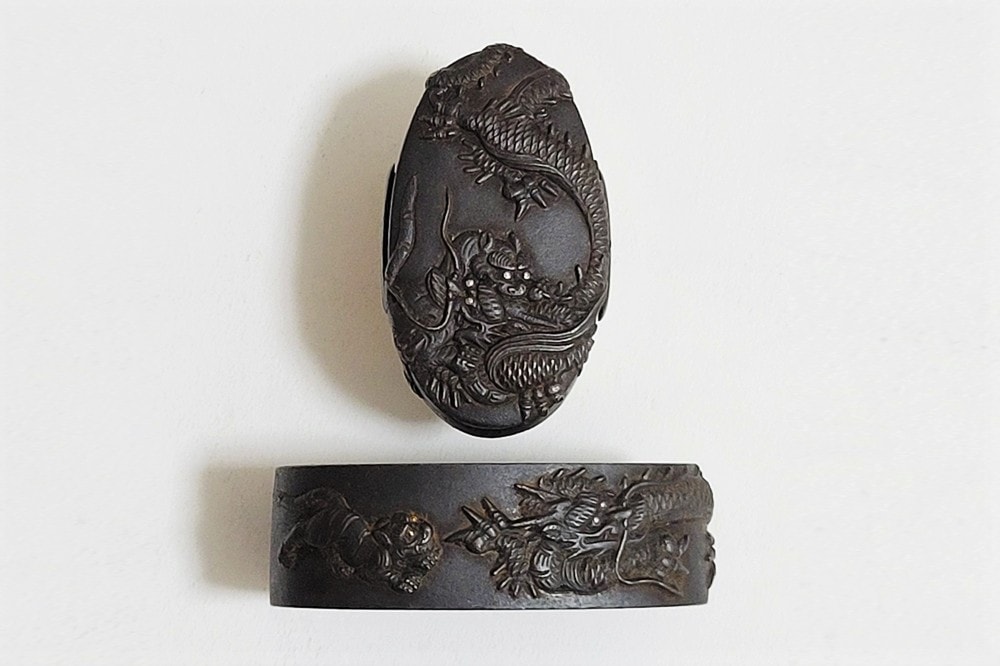 龍虎図 縁頭