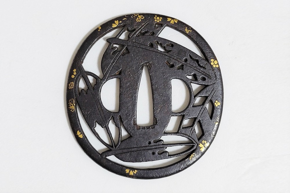 Tsuba - by Higo Kinko School - 五つ鷹の羽透