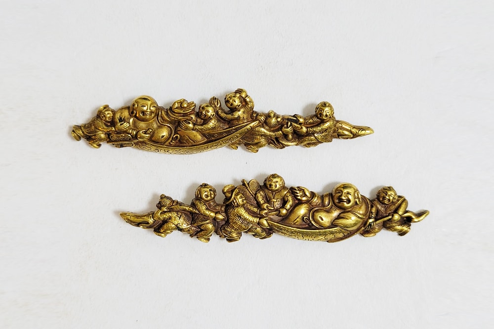 Menuki - Tokuho - by Goto Teijo - Hotei and Karako Design, Mumei (Attributed to Goto Teijo)