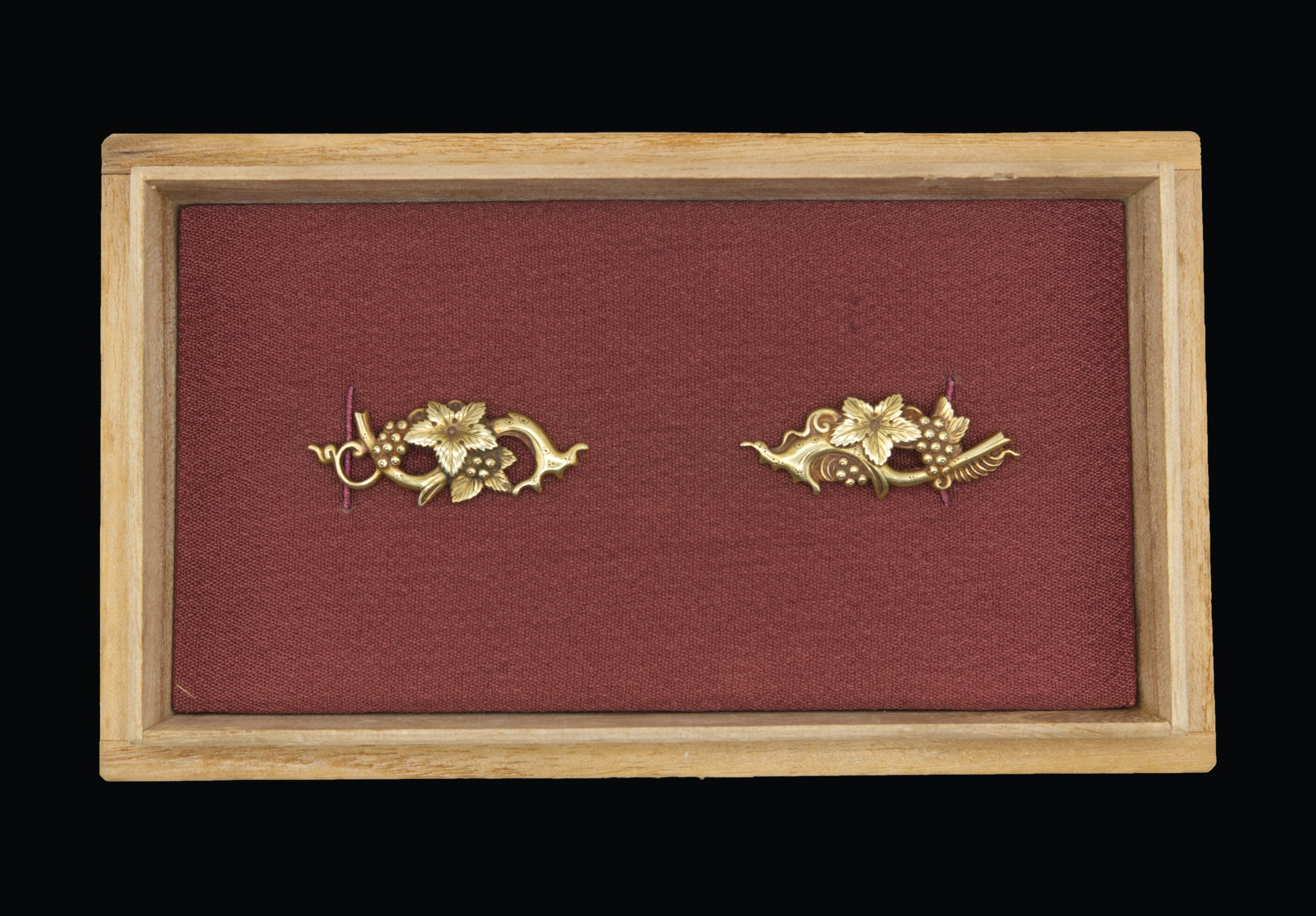 Mumei Attributed to Kyo Kinko Grape design Menuki