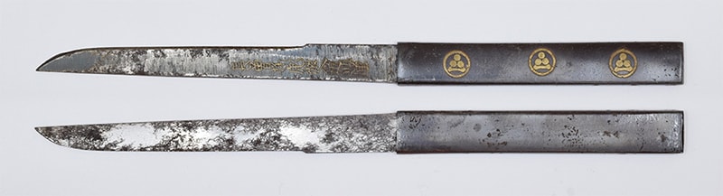 Kozuka - Kozuka with Circle, Three Stars, and Single Line Crest (with Spearhead) - Mumei