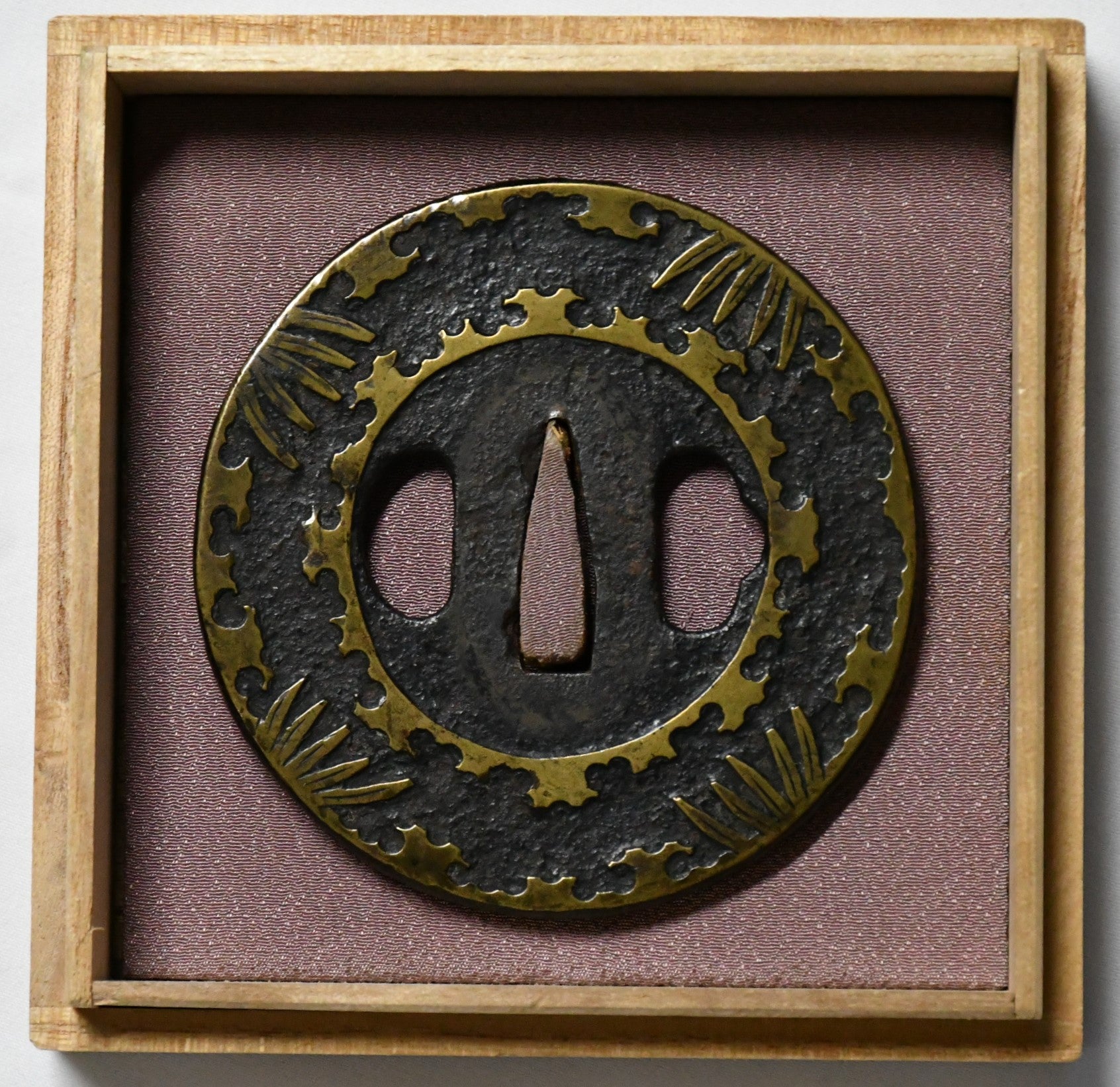 Tsuba - Hozon - by Heianjo-Zogan School - Bamboo Grass and Snow Design, Mumei, Heianjo Zogan, NBTHK Hozon