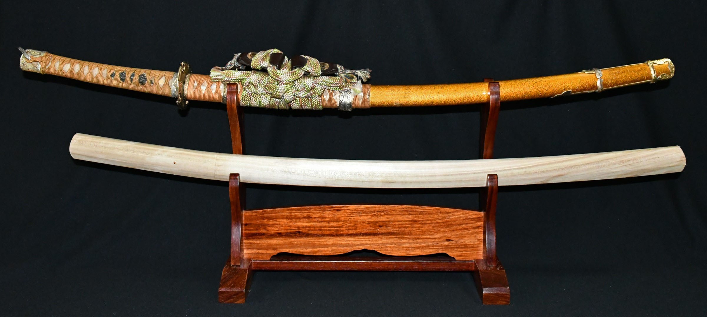 Katana - Hozon - by Kaga School - Mumei (Attributed to Kasyu Ietsugu, Early Muromachi Period) - NBTHK Hozon