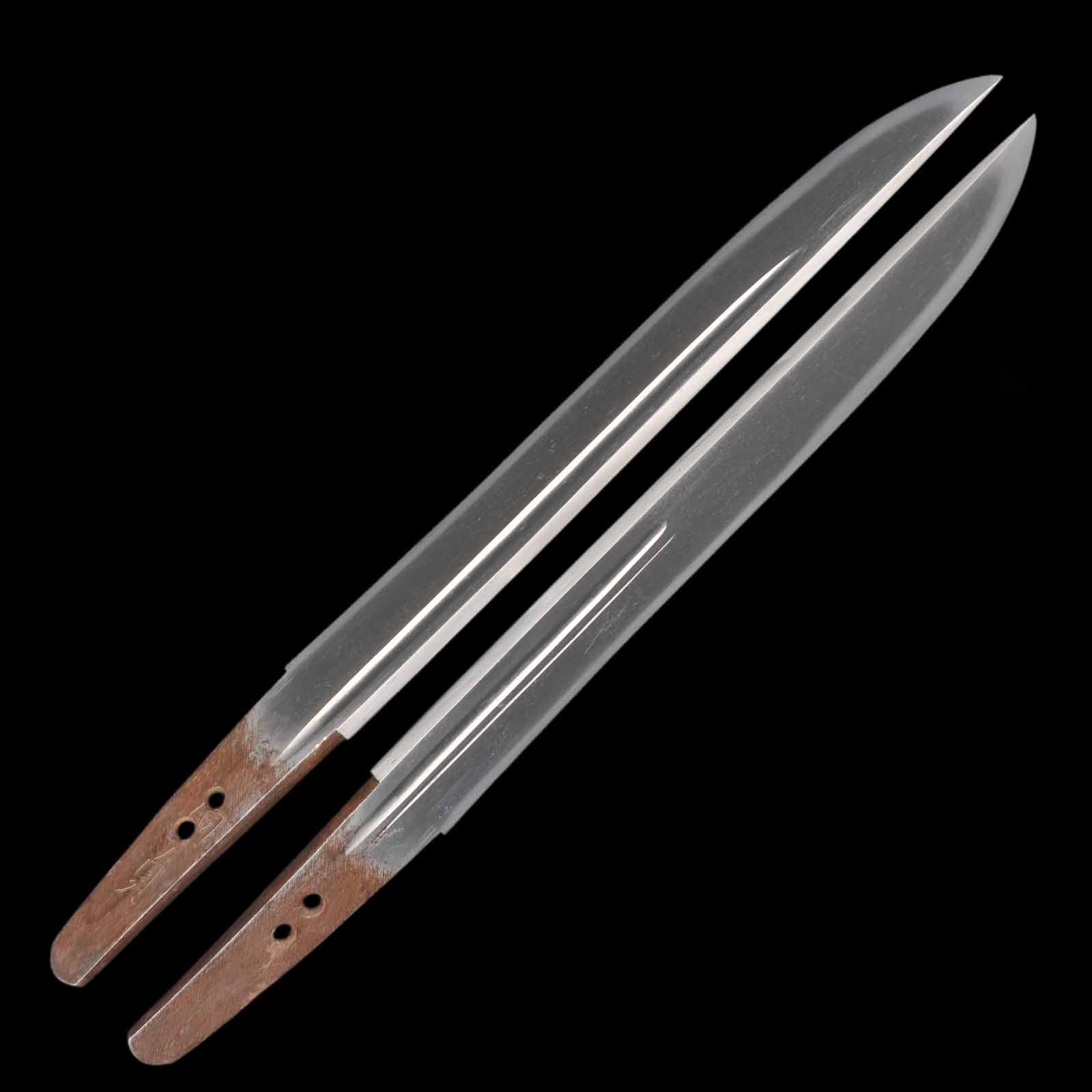 Tanto - by Kunisada - Antique Japanese Yoroidōshi (armor-piercing tanto), signed Kunisada of Aizu — early Edo period (Kanbun era), Mutsu province — an exceptionally thick blade with bō-hi on both faces — in a carved (kizami) period koshirae with kozuka