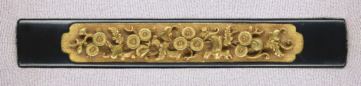 Kozuka - Jūyō - by Ko-Mino School - Mumei Ko-Mino with Pine and Wisteria Design