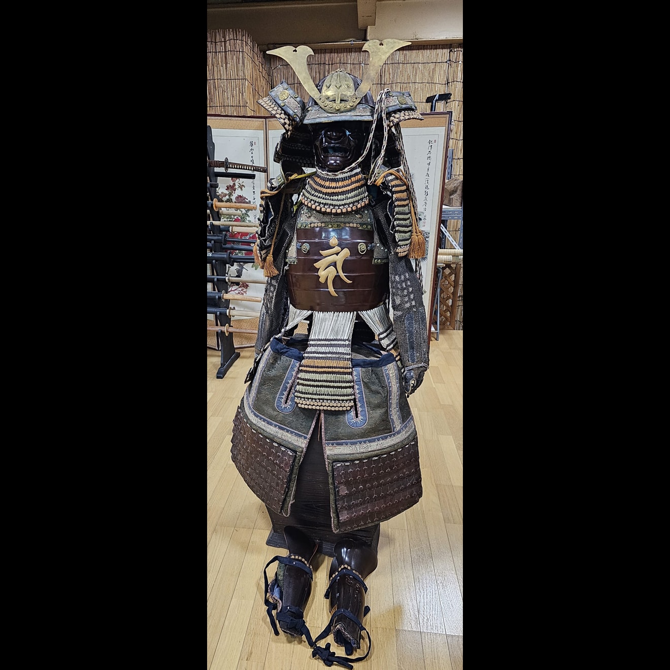 07-095 Iroiro Odoshi Nimai-Do Gusoku Armor (Wakayama Castle Exhibition Item)
