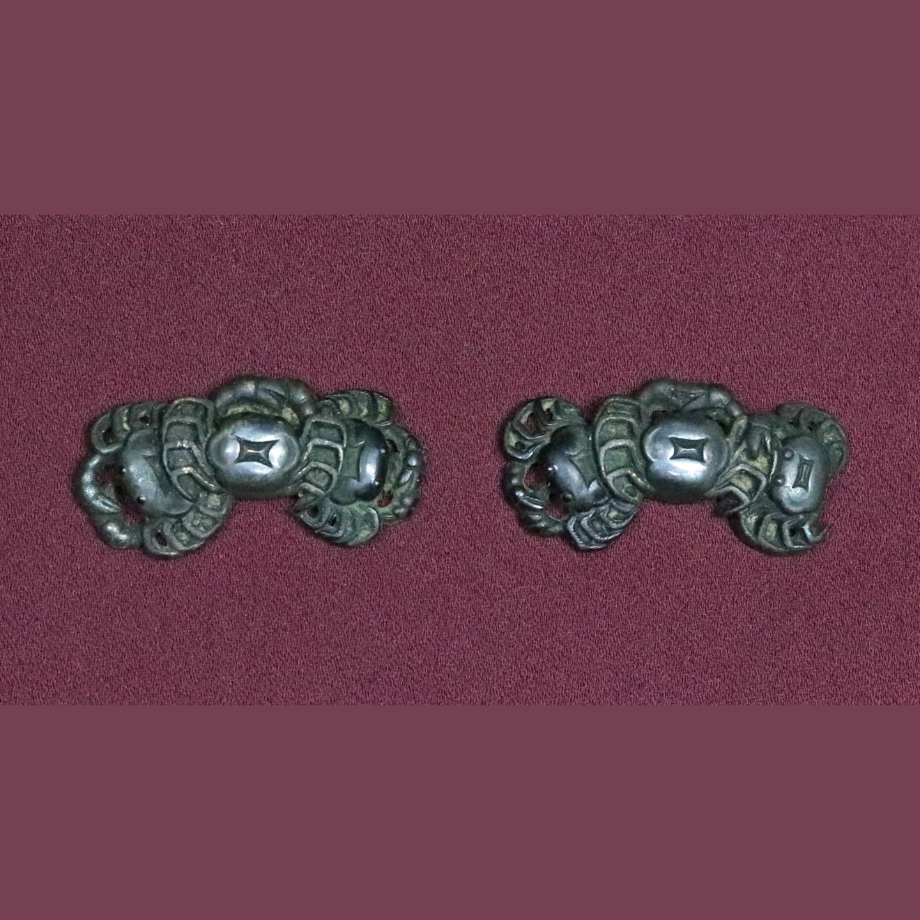 04-303 古金工 三匹蟹図 目貫
